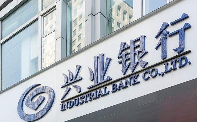 節水性封閉式冷卻塔幾個技術要點(噴霧式冷卻塔的優點和缺點)